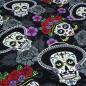 Preview: Stoff Baumwolle Popeline mit bunten Totenköpfe Skulls Design schwarz weiß flieder rot grün bunt Kleiderstoff Blusenstoff Dekostoff