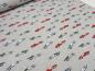 Preview: Stoff Sweatshirtstoff mit Alpenfleece Abseite mit Rennwagen Rennauto Design hellgrau melange rot grün blau bunt Kinderstoff Kleiderstoff Hoodiestoff