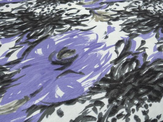stoff-viskose-jersey-mit-blumen-abstrakt-design-weiss-flieder-lavendel-grau-kleiderstoff