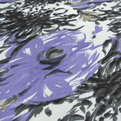 stoff-viskose-jersey-mit-blumen-abstrakt-design-weiss-flieder-lavendel-grau-kleiderstoff