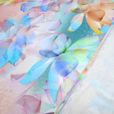 Stoff Viskose Jersey mit Spring Lotus Blumenmuster Blüten Design pastell multicolor bunt Kleiderstoff Kinderstoff