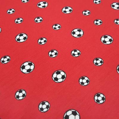 Stoff Baumwolle Jersey mit Fußball Fußbälle Bälle Design rot weiß schwarz Kinderstoff Kleiderstoff