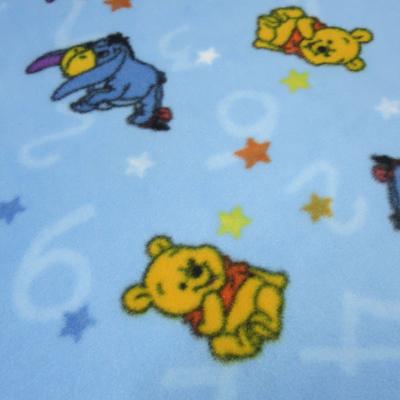 Stoff Microfleece Wellnessfleece Fleece mit Disney Winnie Pooh Design hellblau bunt Kinderstoff Kleiderstoff Lizenzstoff Dekostoff