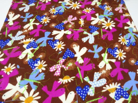 Stoff Microfleece Wellnessfleece mit Vögel Herzen Blumen Design braun pink blau weiß bunt Kinderstoff Dekostoff Kleiderstoff