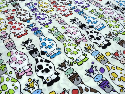 Stoff Baumwolle Popeline mit Maler Giraffen Design weiß blau grün gelb rot rosa bunt Kleiderstoff Kinderstoff Dekostoff Blusenstoff