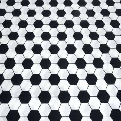 Stoff Baumwolle Popeline mit Fußball Design schwarz weiß Kleiderstoff Kinderstoff Dekostoff