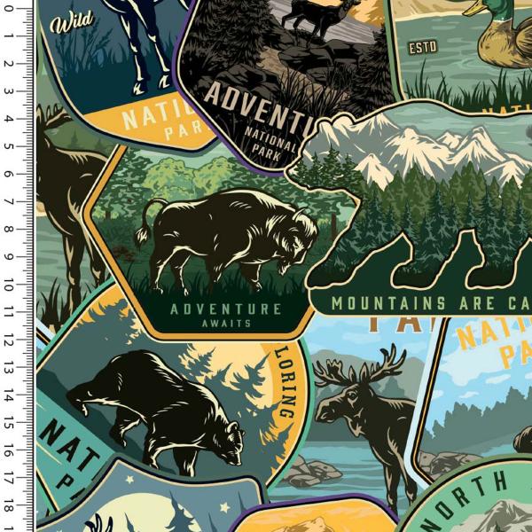 Stoff Baumwolle Sweatshirtstoff Mountain Wildlife Bär Elch Büffel Design grün braun blau gelb bunt Kinderstoff Kleiderstoff