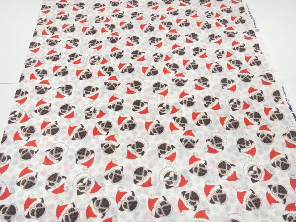 Stoff Baumwolle Popeline mit Xmas Weihnachts Möpse Bulldogge Hunde Design ecrú rot beige schwarz Kleiderstoff Blusenstoff Dekostoff