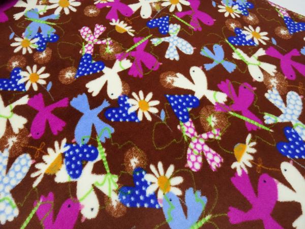 Stoff Microfleece Wellnessfleece mit Vögel Herzen Blumen Design braun pink blau weiß bunt Kinderstoff Dekostoff Kleiderstoff