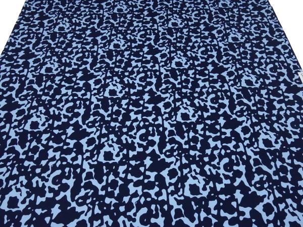 Stoff Baumwolle Stretch Satin mit Abstrakt Design hellblau weiß Kleiderstoff Hosenstoff Kostümstoff