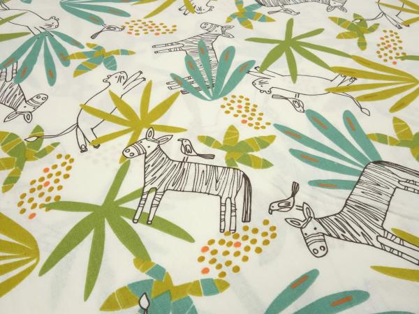 Stoff Baumwolle Popeline mit Tiere Zebra Katze Vogel Plamen Blätter Design hellbeige grün ocker braun bunt Blusenstoff Kleiderstoff Dekostoff