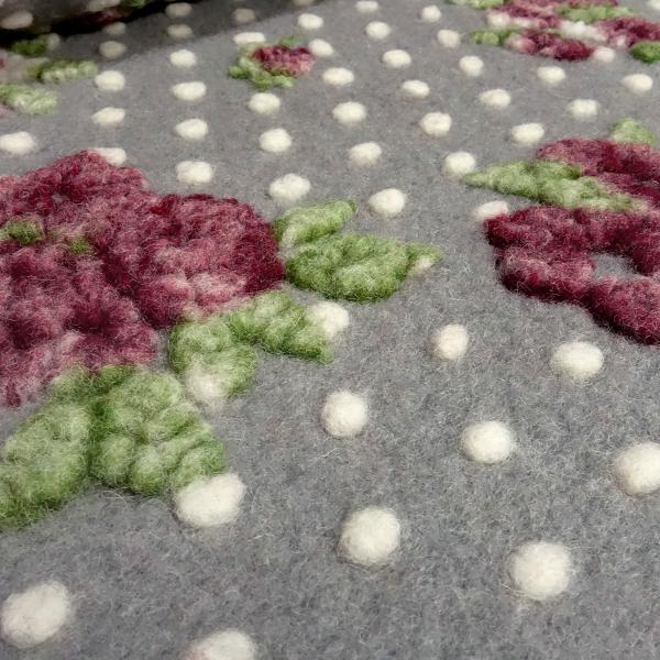 Stoff Ital. Musterwalk Walkloden Kochwolle mit Relief Blumen Punkte grau bordeaux grün wollweiß Kleiderstoff Mantelstoff