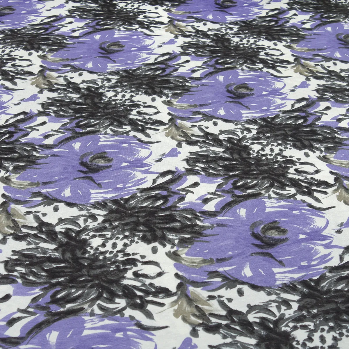stoff-viskose-jersey-mit-blumen-abstrakt-design-weiss-flieder-lavendel-grau-kleiderstoff
