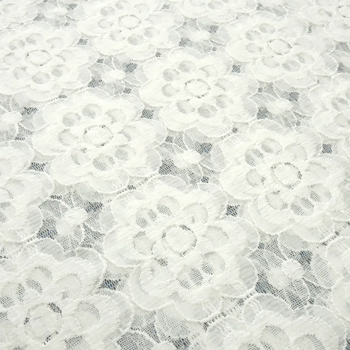 Stoff Spitze Spitzenstoff Blumenmuster cremeweiß Kleiderstoff Hochzeitsstoff